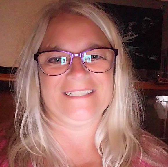 Meet your Posher, Caroline - Picture 1 of 1
